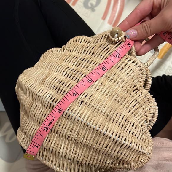 COPY - Rattan shell basket - Picture 6 of 7